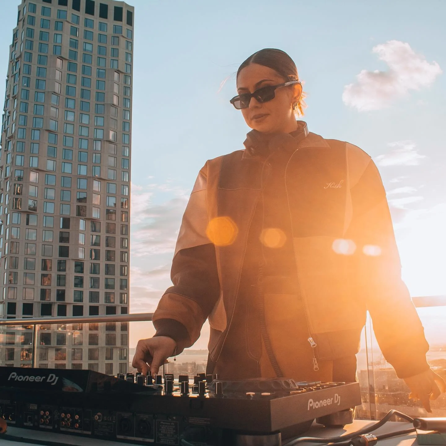 Burning up on the deck 👌
With the fire starter DJ @planetzuzy 🔥 
#newmusic