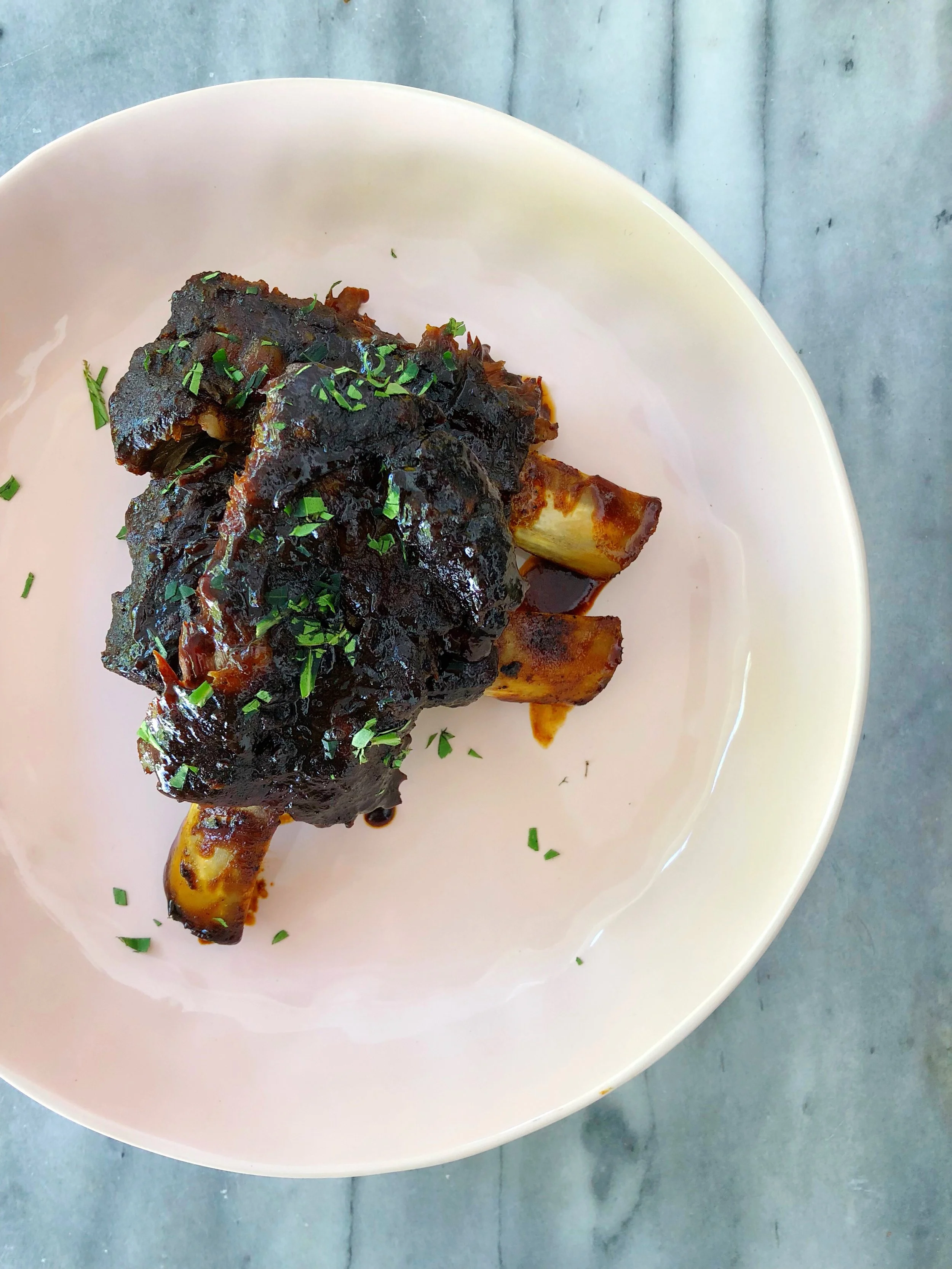 BONE SUCKIN' SWEET & SPICY BBQ RIBS 