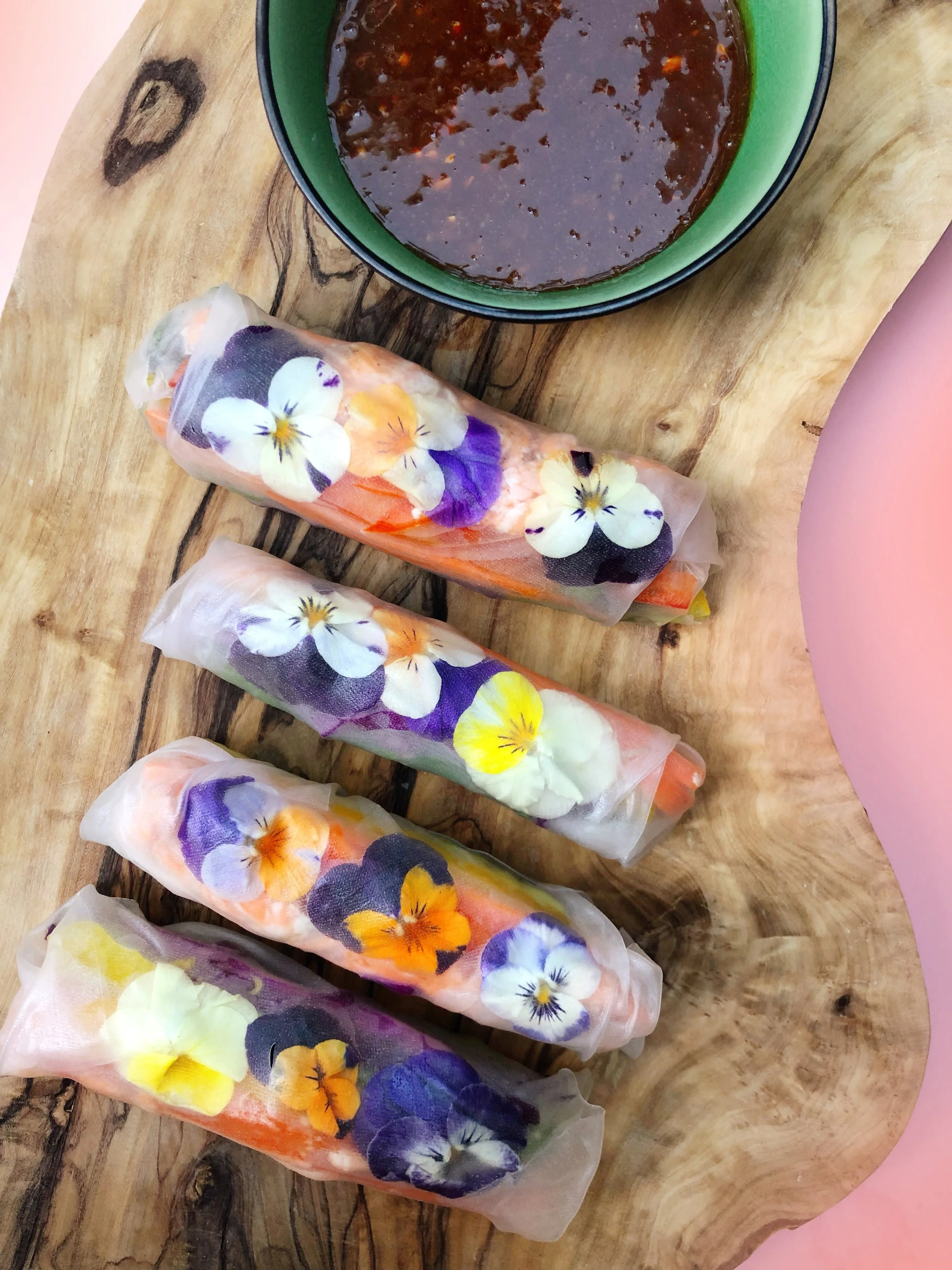 SALMON RAINBOW SPRING ROLLS
