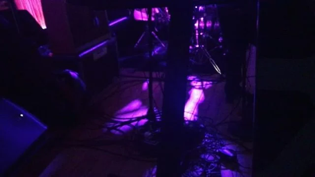 Throwback to an amazing night of roots music with #dubapocalypse ((((@tommybenedetti @vgmb13 @johnnytrama #aaronbellamy along with @mykalrose_original of @blackuhuru_official and the infamous Sly of Sly and Robbie #roots #reggae #dub #chantdownbabylo
