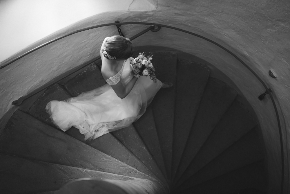 Braut auf einer Wendeltreppe