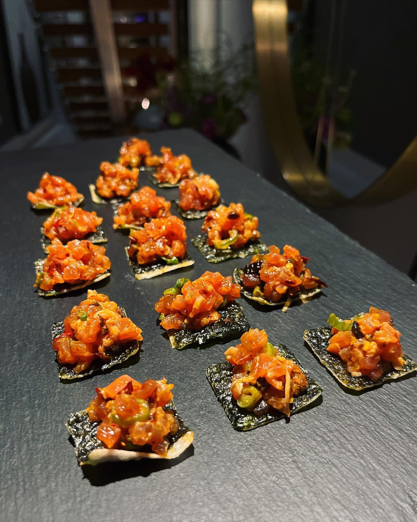 Guest&rsquo;s favourite canap&eacute;: Spicy tuna tartare with fermented chilli, pickled ginger, roasted sesame and lime on a nori crisp 

#pureindulgencecatering #londoncaterer #londonprivatecatering #cotswoldscatering #cotswoldscaterer
