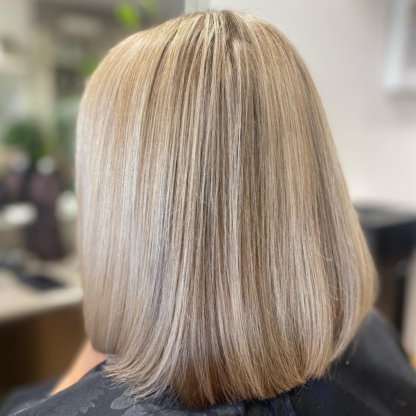 I&rsquo;m very started to recommend my guests have a toner in between foils so that they have that fresh toned look without damaging their hair with over processing foils. It works so well and is so much better for the hair. This is what I did today,