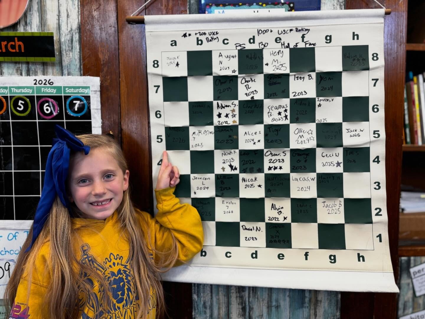 HUGE Congratulations to PS 130 Brooklyn Athena for breaking 1000 USCF and signing the Hall of Fame chessboard! Athena scored 4 points at States 😊🦁

#1000plususcf
