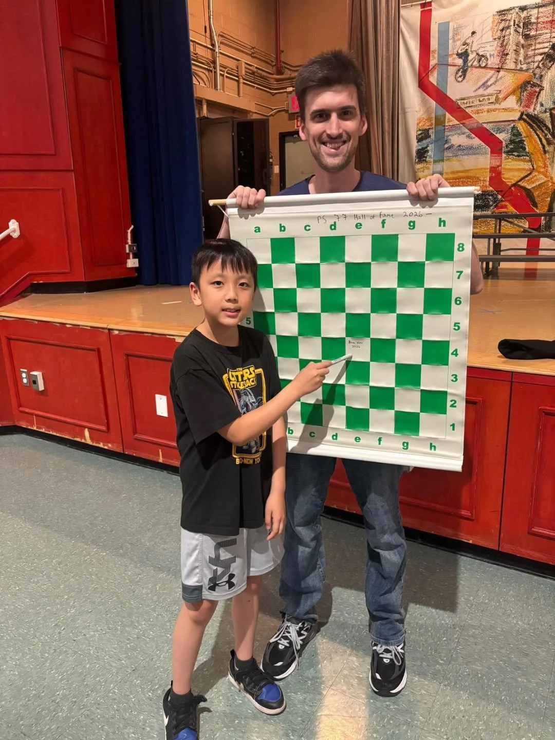 Congrats to Remi! He started chess this year in 5th Grade, and has broken 1000. He is the first PS 77 player to sign the new Hall of Fame board after the first was fully filled up. Go Remi!

#1000plususcf #HallofFame #PS77