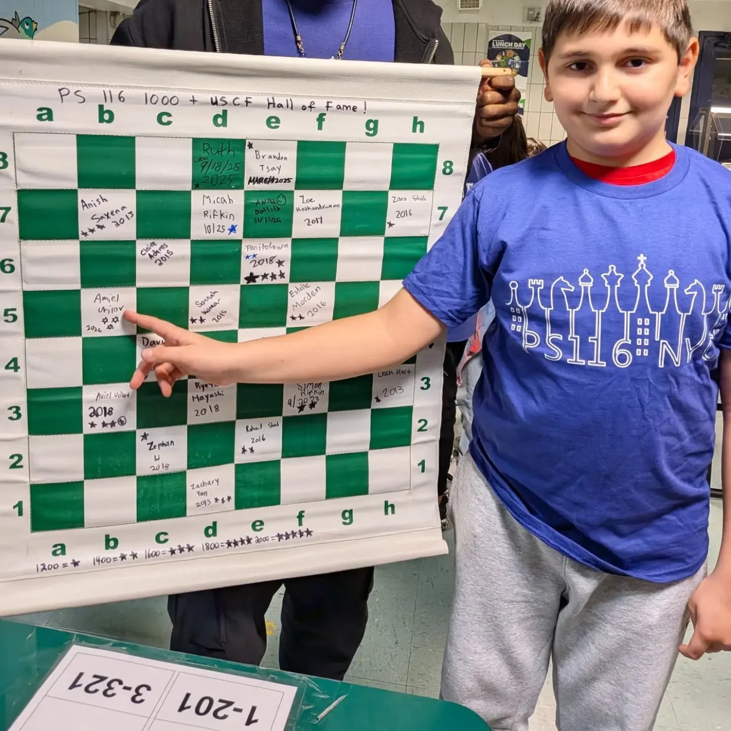 PS 116 welcomes back Amiel! Much excitement as he claimed his own Hall of Fame square (two squares above his brother's), and added three stars equal to his 1600+ USCF rating. @ps116nyc

#1600plususcf #1400plususcf #1200plususcf #1000plususcf