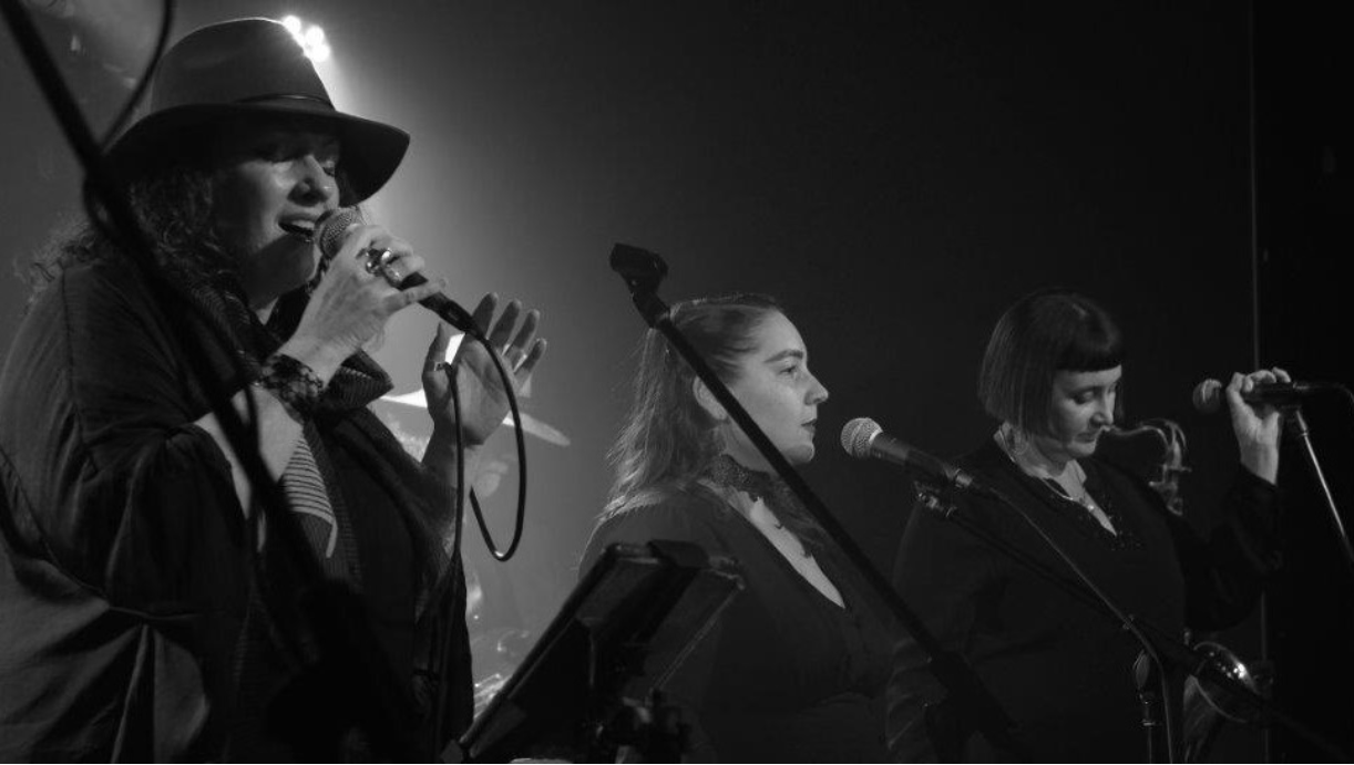 Mama Red &amp; the Dark Blues - Killin' You with Country