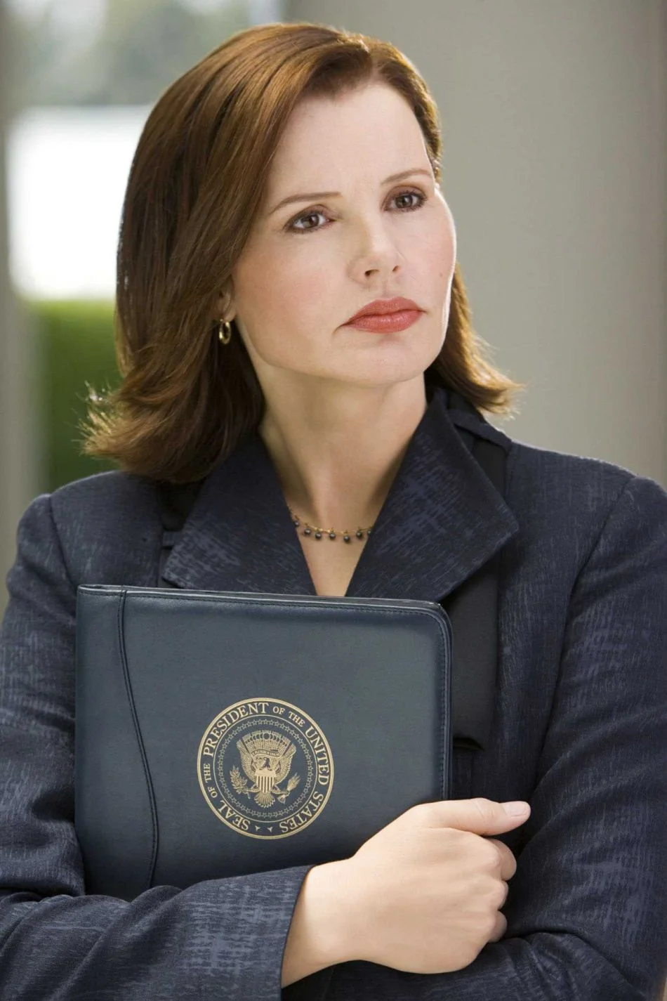 I'm also using this blog post to raise awareness of the fact that Commander in Chief is like THE ONLY media featuring a female president, because even Fake Politics is sexist.