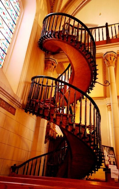 This staircase was magic and built without using nails.