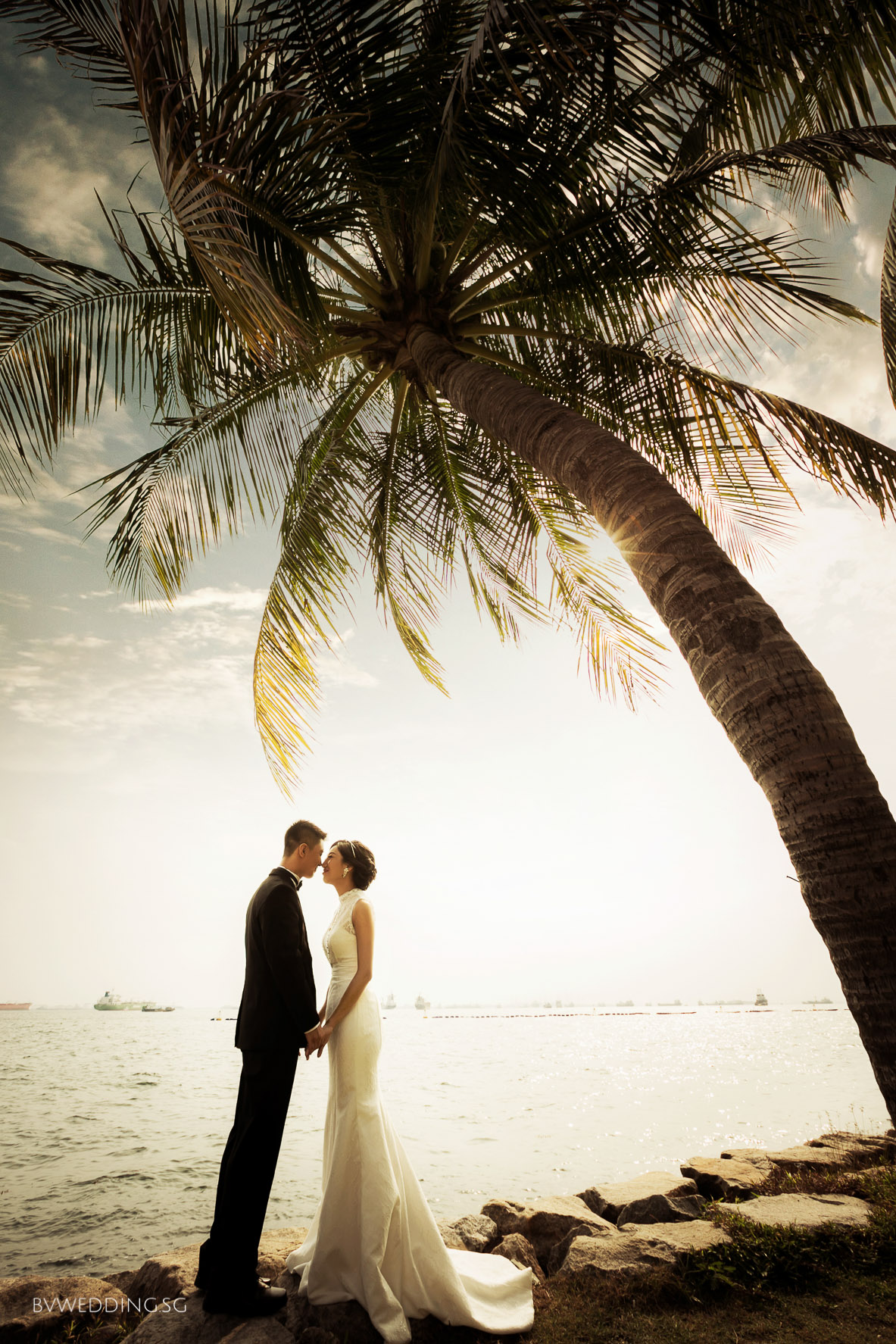 Pre-wedding photoshoot at sentosa beach