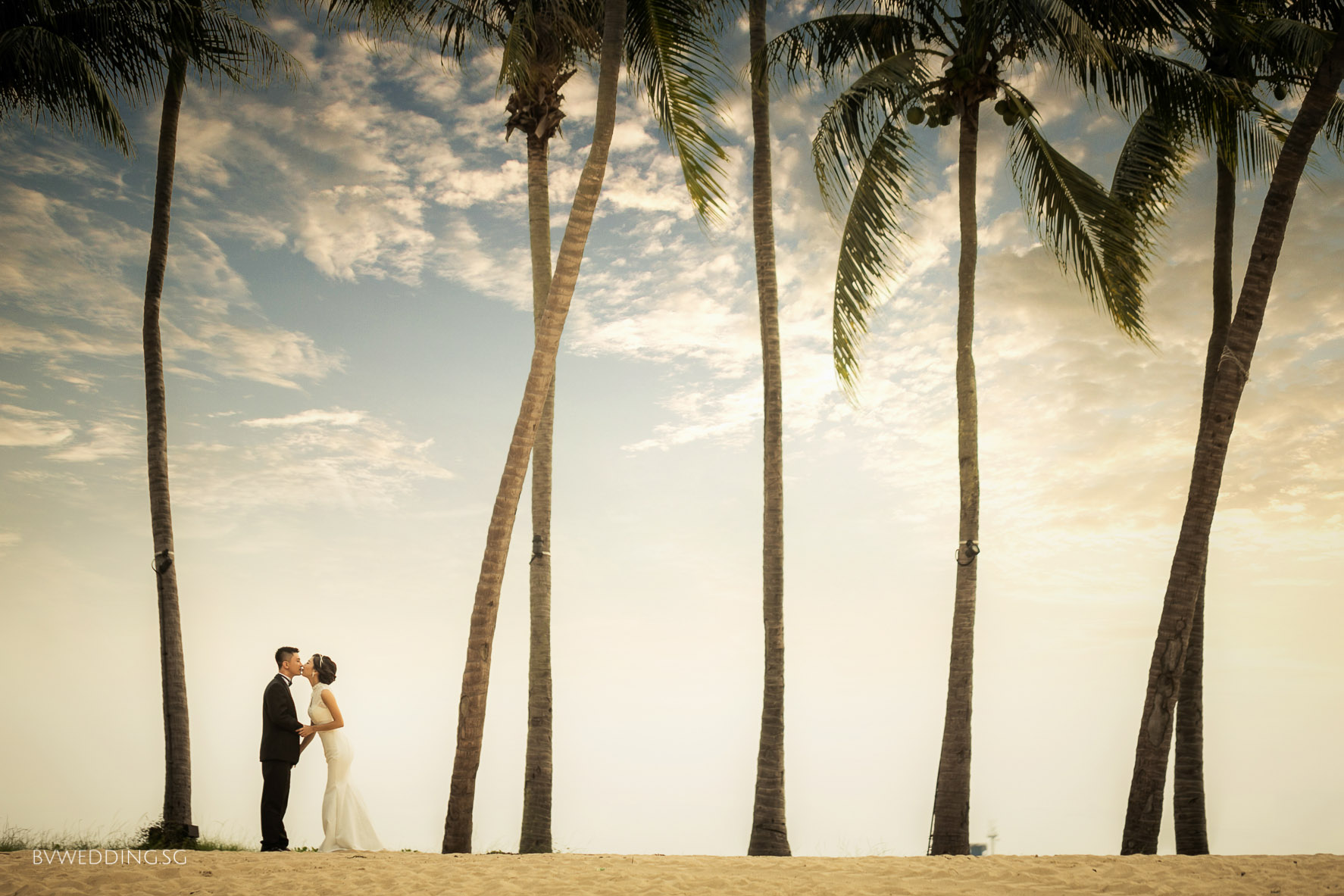 Pre-wedding Photoshoot at sentosa beach