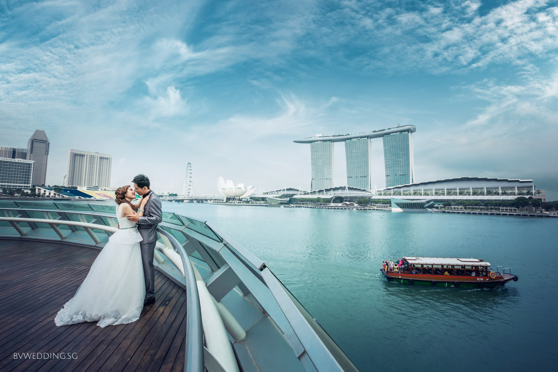 Pre-wedding Photoshoot at one fullerton floating platform