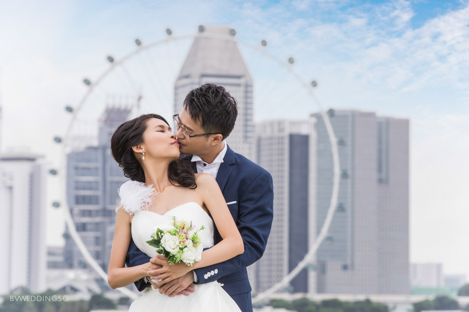 Pre-wedding Photoshoot at Marina Barrage Singapore Flyer