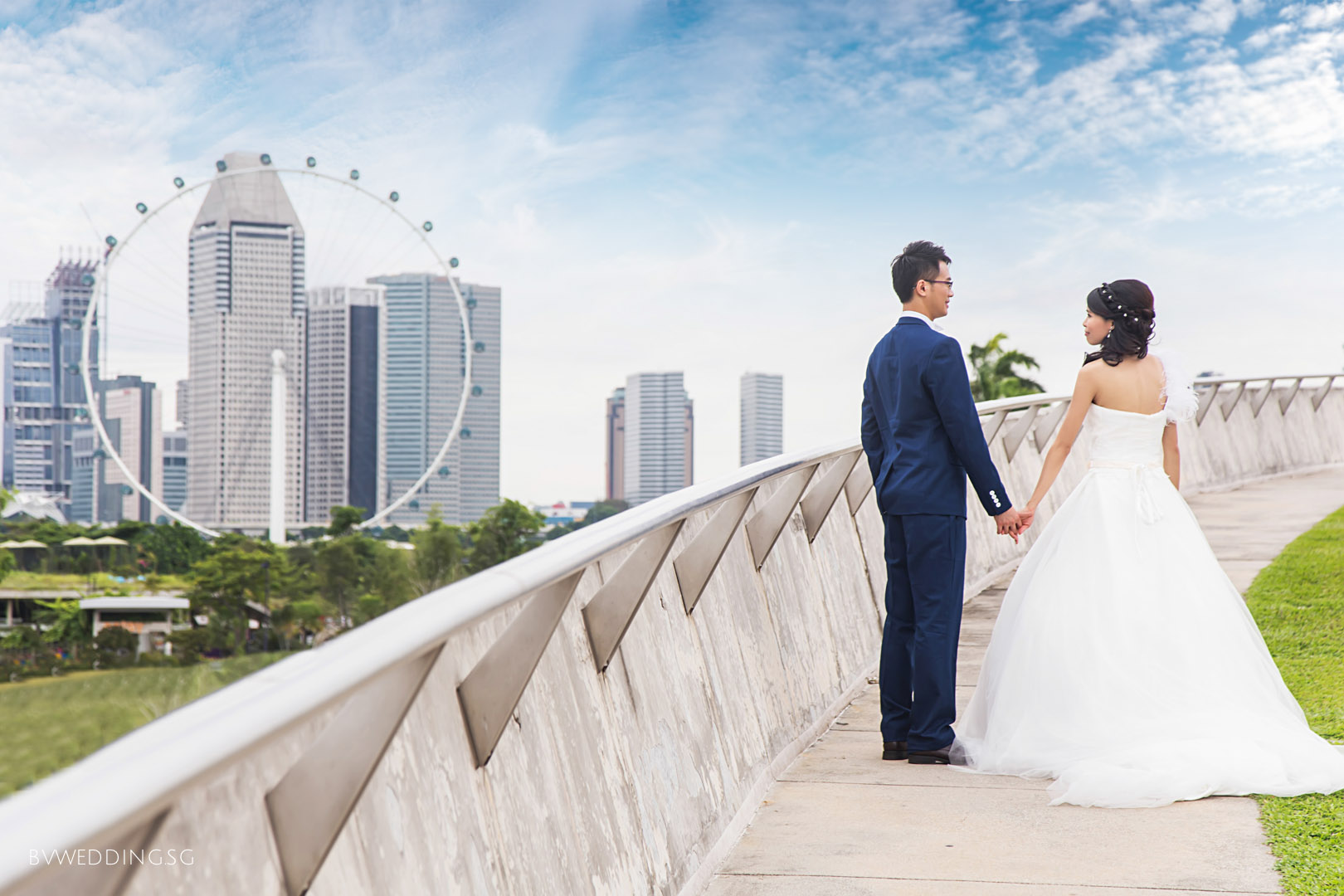 Pre-wedding Photoshoot at Marina Barrage Singapore Flyer