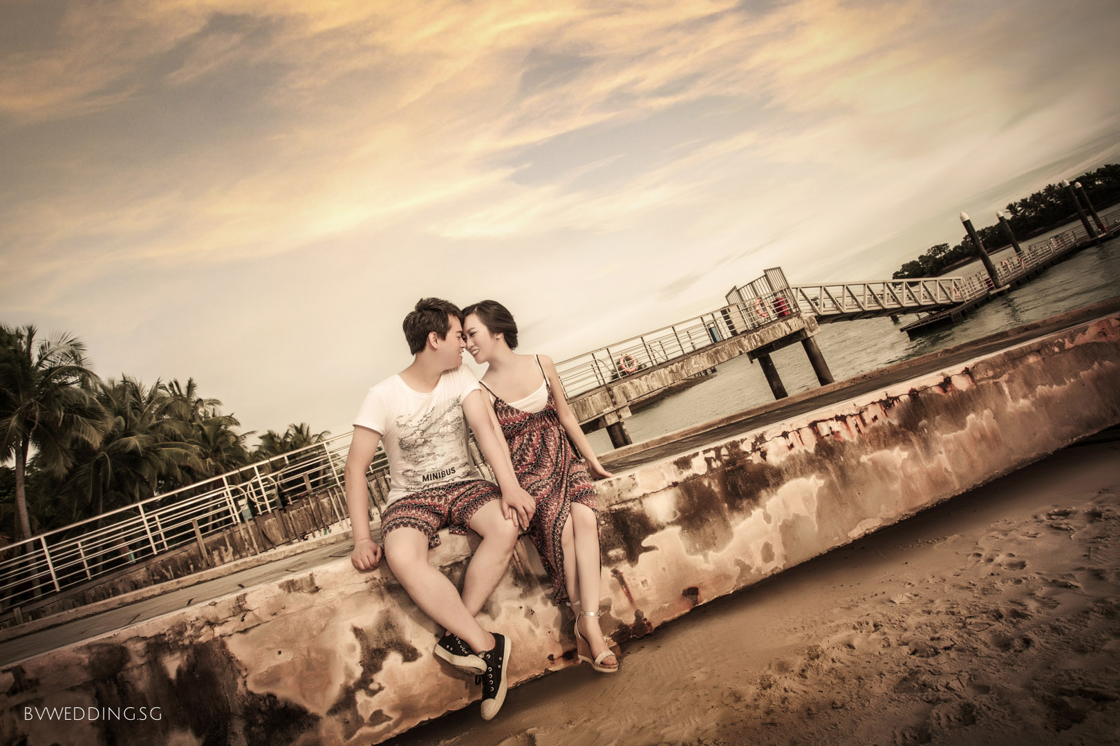 Pre-wedding photoshoot at sentosa beach