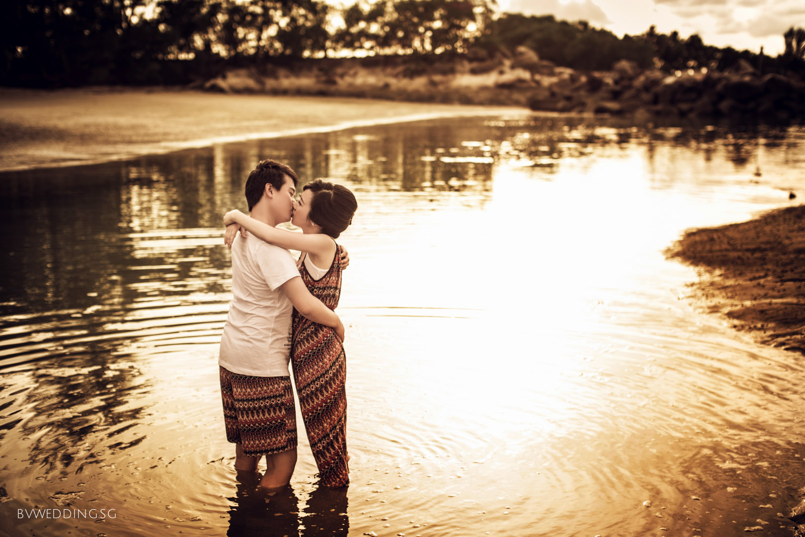 Pre-wedding photoshoot at sentosa beach