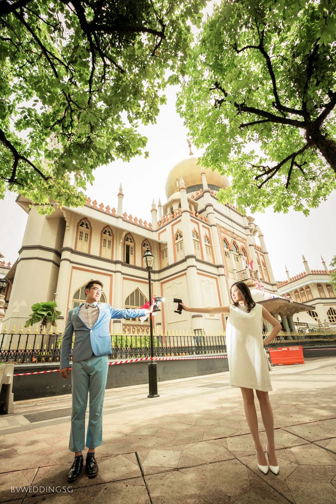 Casual couple photoshoot at sultan mosque