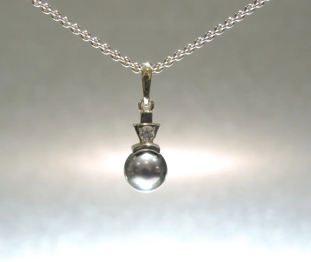 Margarite Noir Pendant.JPG
