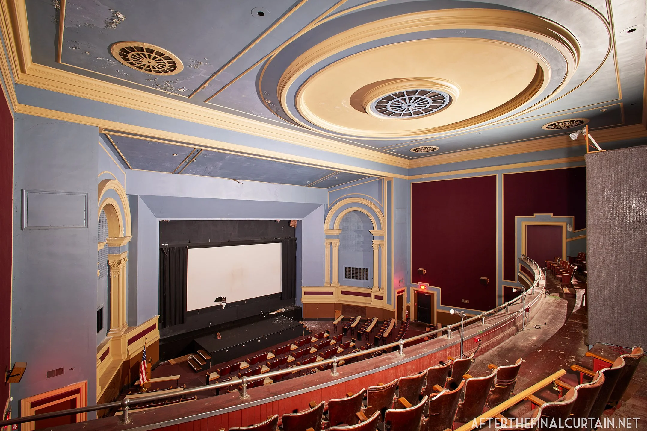 Strand-Theatre_01.jpg