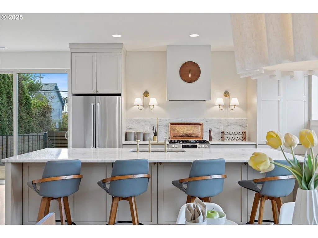 kitchen bar.jpg