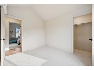 220183320-17-s.jpg