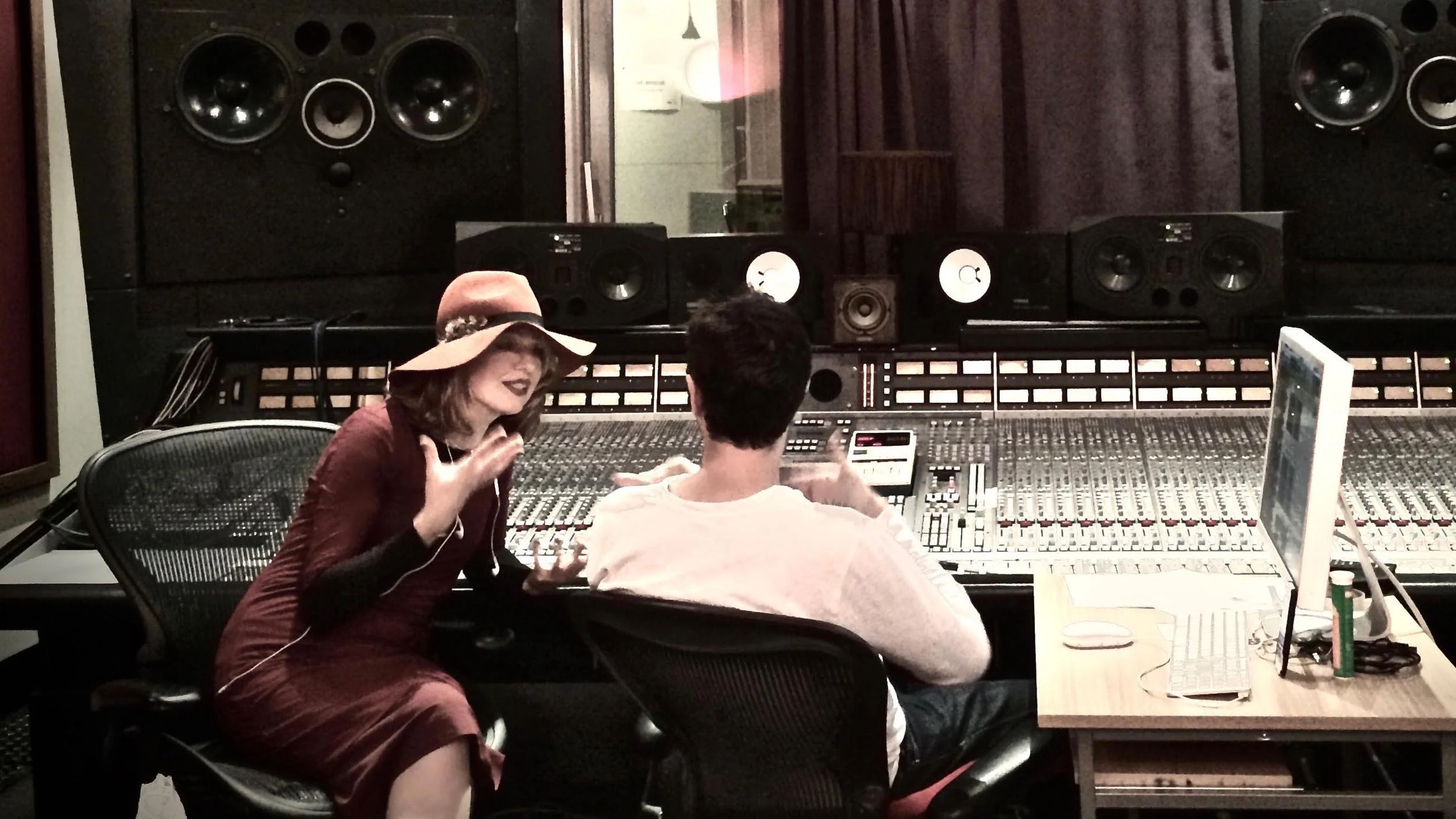 jarmila-mixing-the-album-aspaklaria-at-the-red-room.jpg