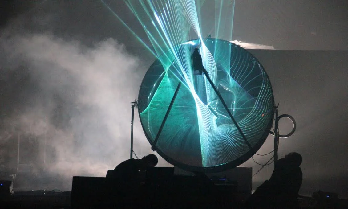 Koreless & Emmaniel Biard's audiovisual performance 'The Well'. Featured in 'Dive'.