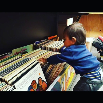 They're never too young to start digging. #CrateDigging #Vinyl #UsedVinyl