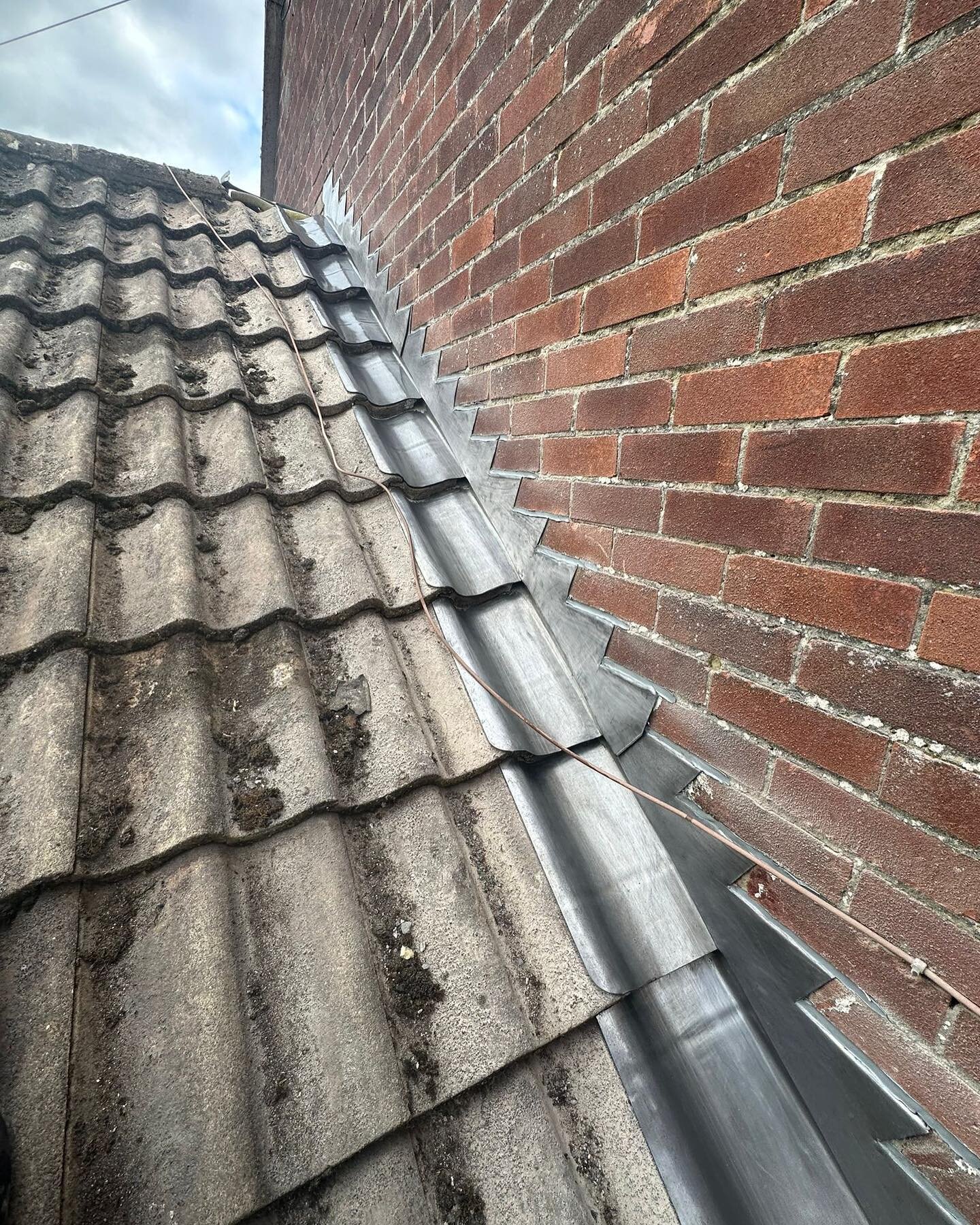 Before &amp; After - Lead Flashing Replacement.
Individually Soakered, Code 4 flashings Code 5 straps #slatersroofingltd #roofing