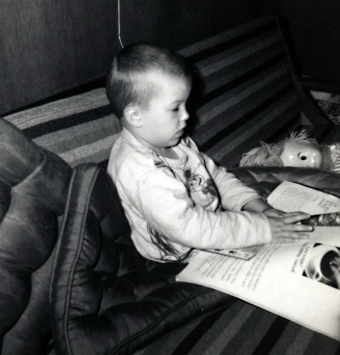 me-couch-sleepy-sister belle-circa1963_adj01-sm.jpg