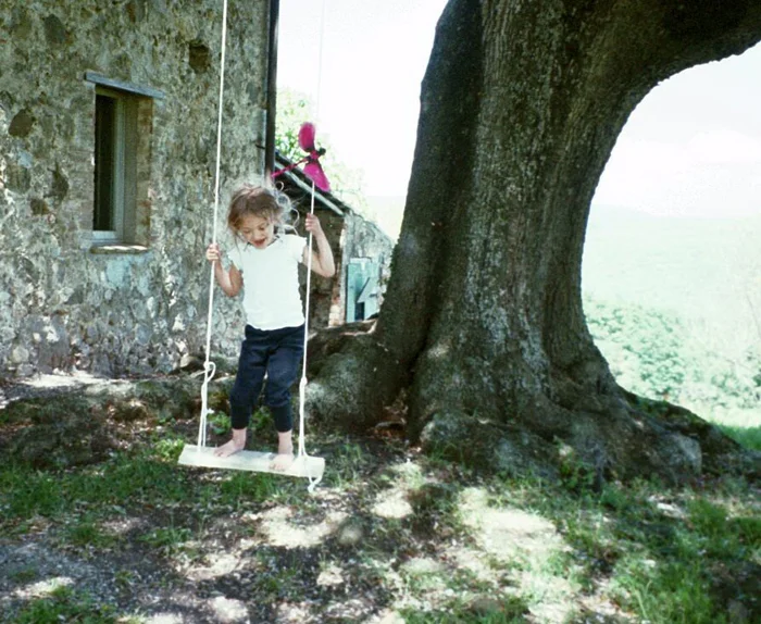 Isabelle-Italy-swing_adj01-sm.jpg