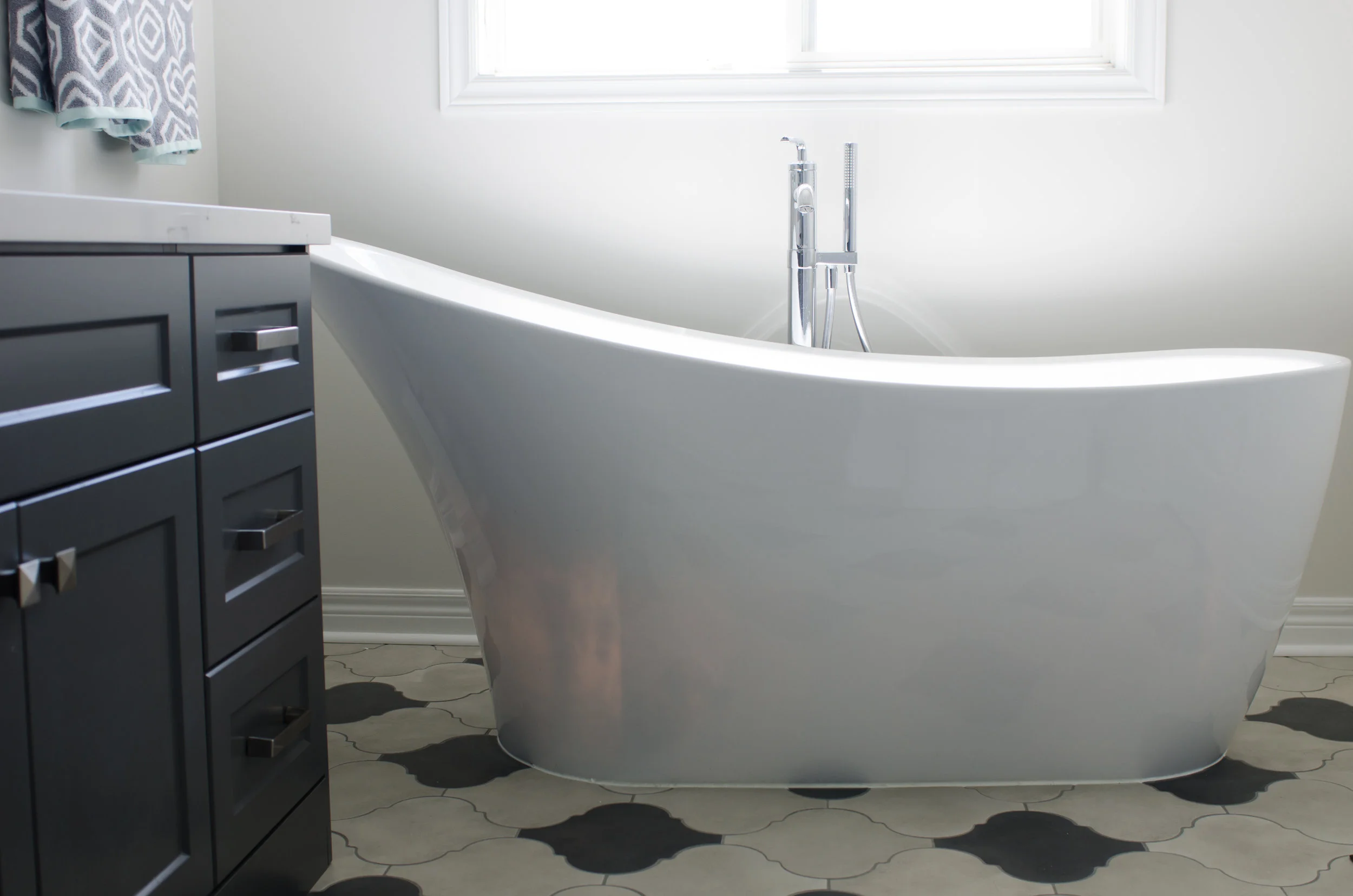 Ensuite Tub.jpg