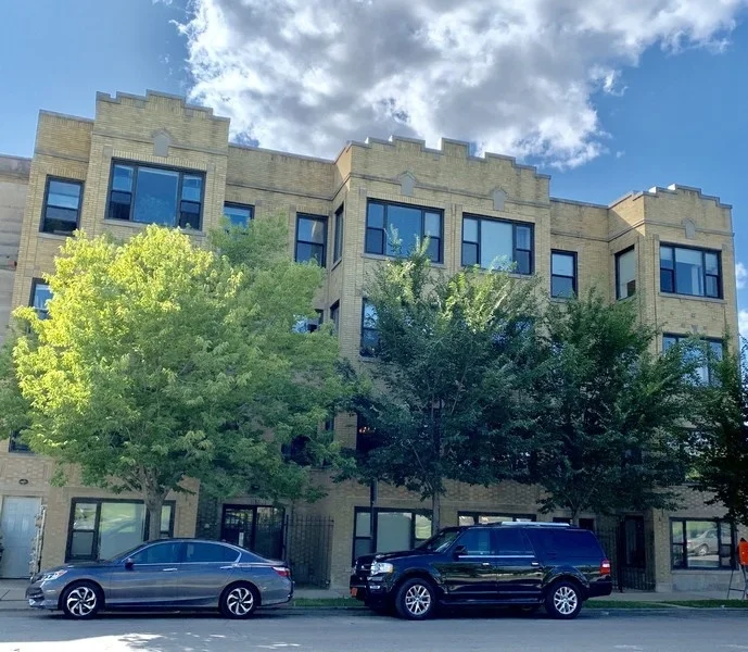 Beautiful 2 Bed / 2 Bath Unit Steps From Humboldt Park