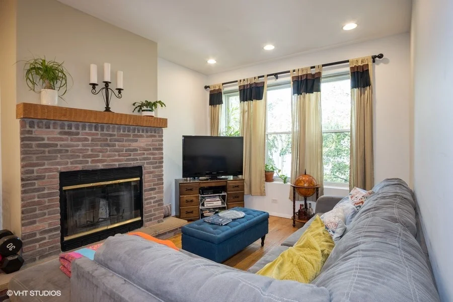 Charming 2 Bed / 1 Bath Unit in Irving Park w/ 2 Deeded Parking Spaces