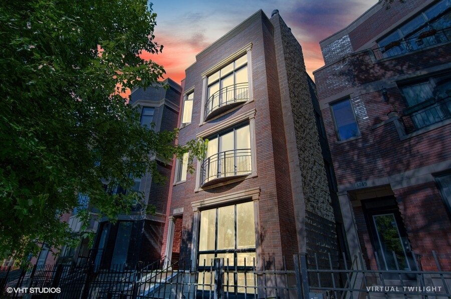 Spacious West Bucktown 2 Bed / 2 Bath w/ Parking Steps from 606 Trail