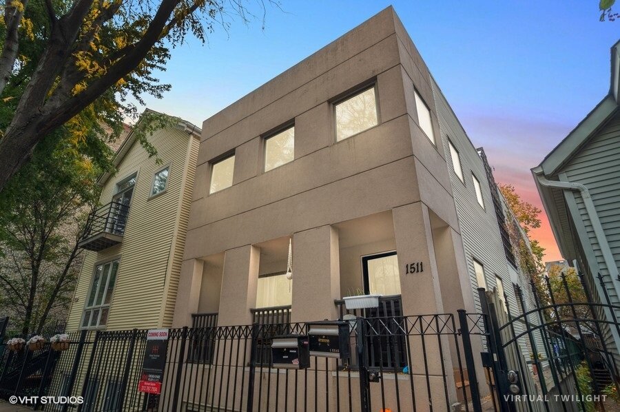 Updated 3 Bed / 2.5 Bath Tri-Level Townhome in Wicker Park