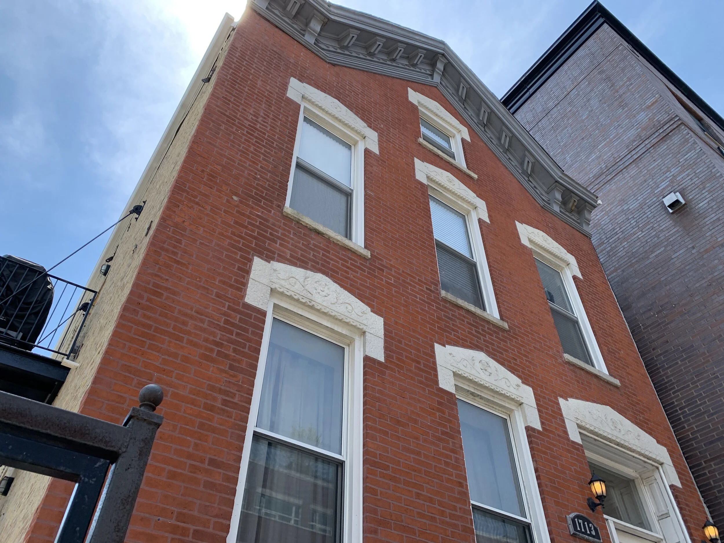 2 Bedroom / 1 Bathroom Condo in the Heart of Wicker Park / Bucktown