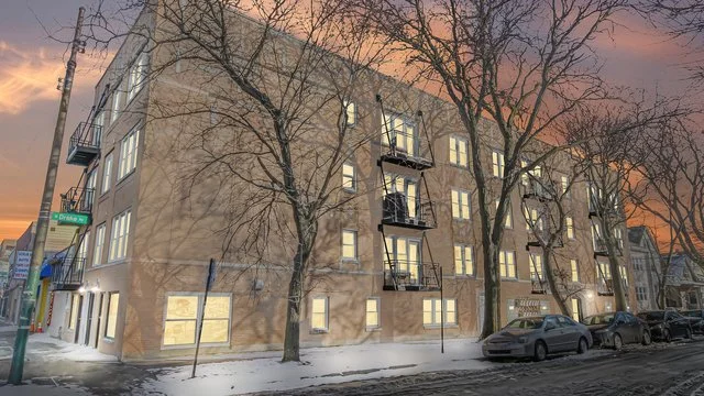 Immaculate 2 Bedroom / 2 Bathroom Avondale Condo