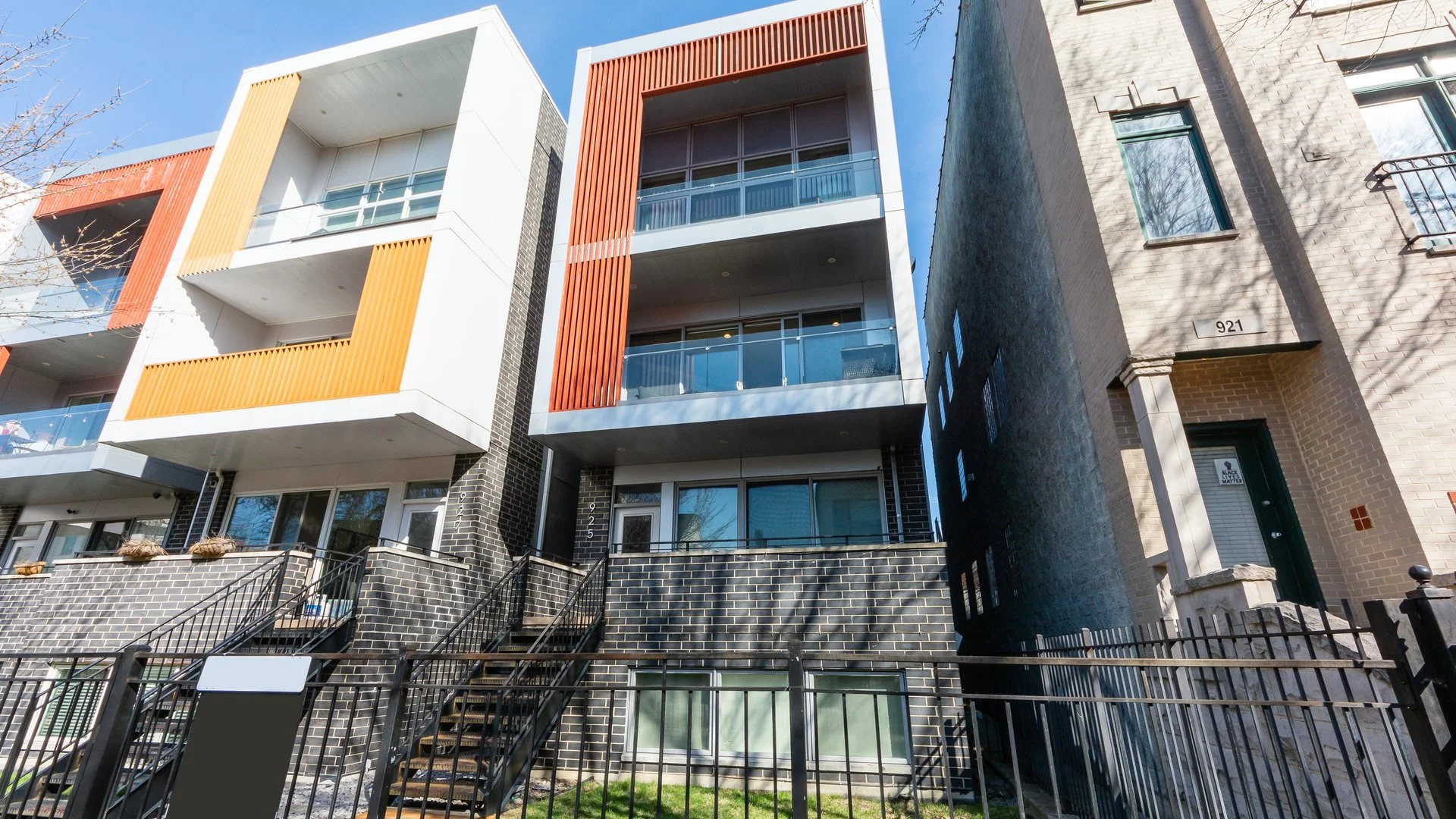Newer Construction 2 Bed / 2 Bath Condo in East Ukrainian Village