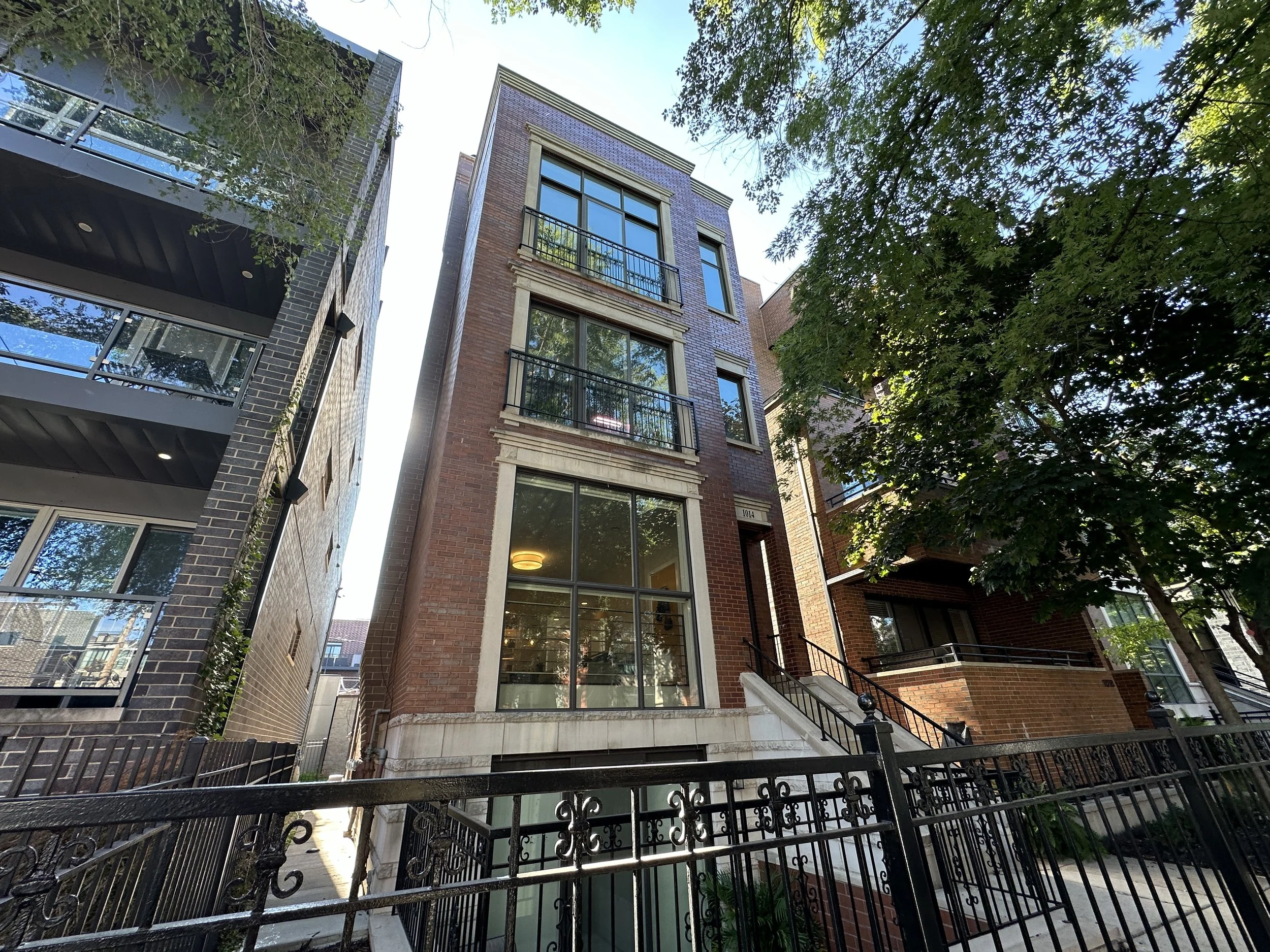 Sophisticated 3 Bed / 2.5 Bath Duplex-Down Condo in West Town