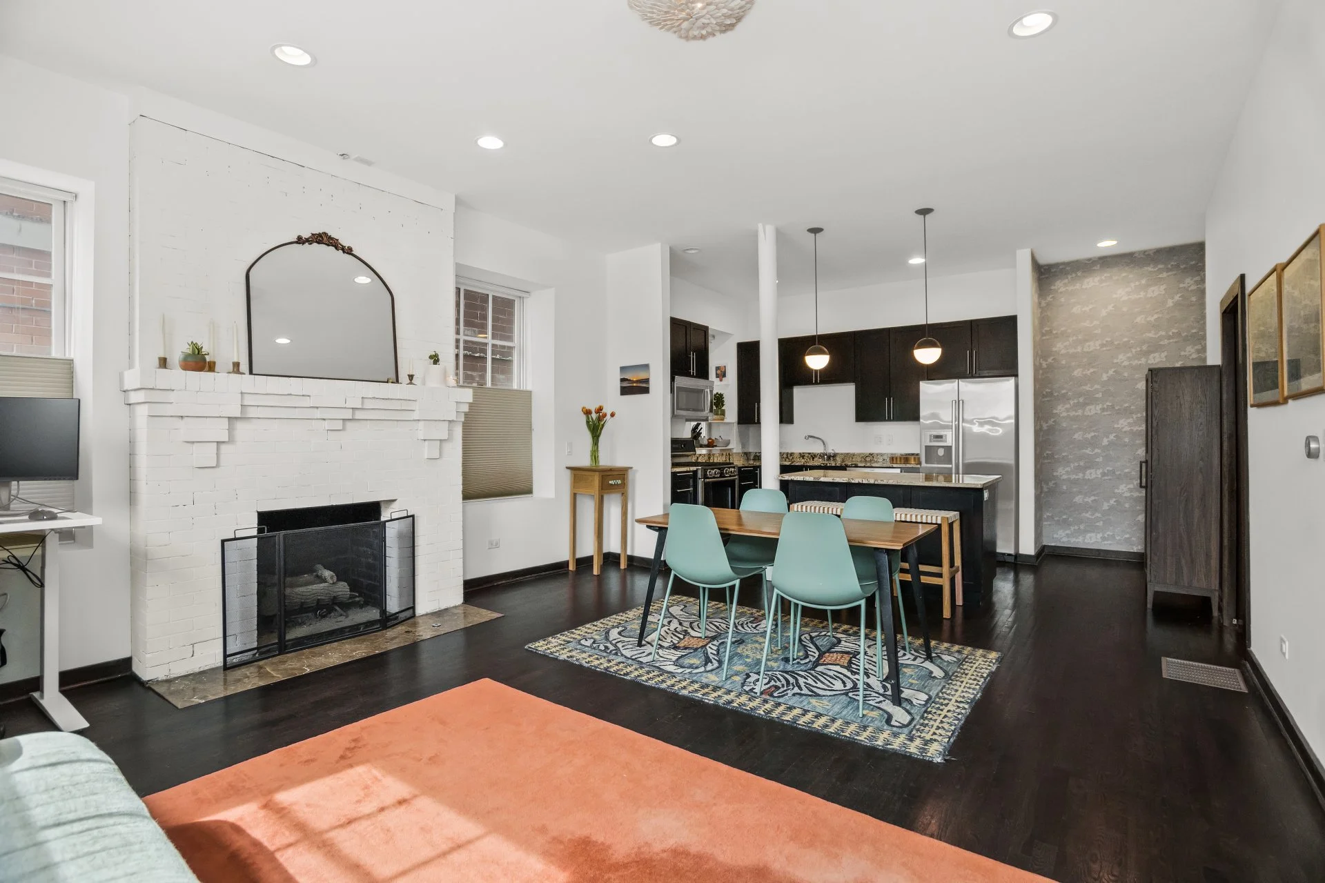 Stunning 3 Bed / 2.5 Bath Duplex Down in Wicker Park