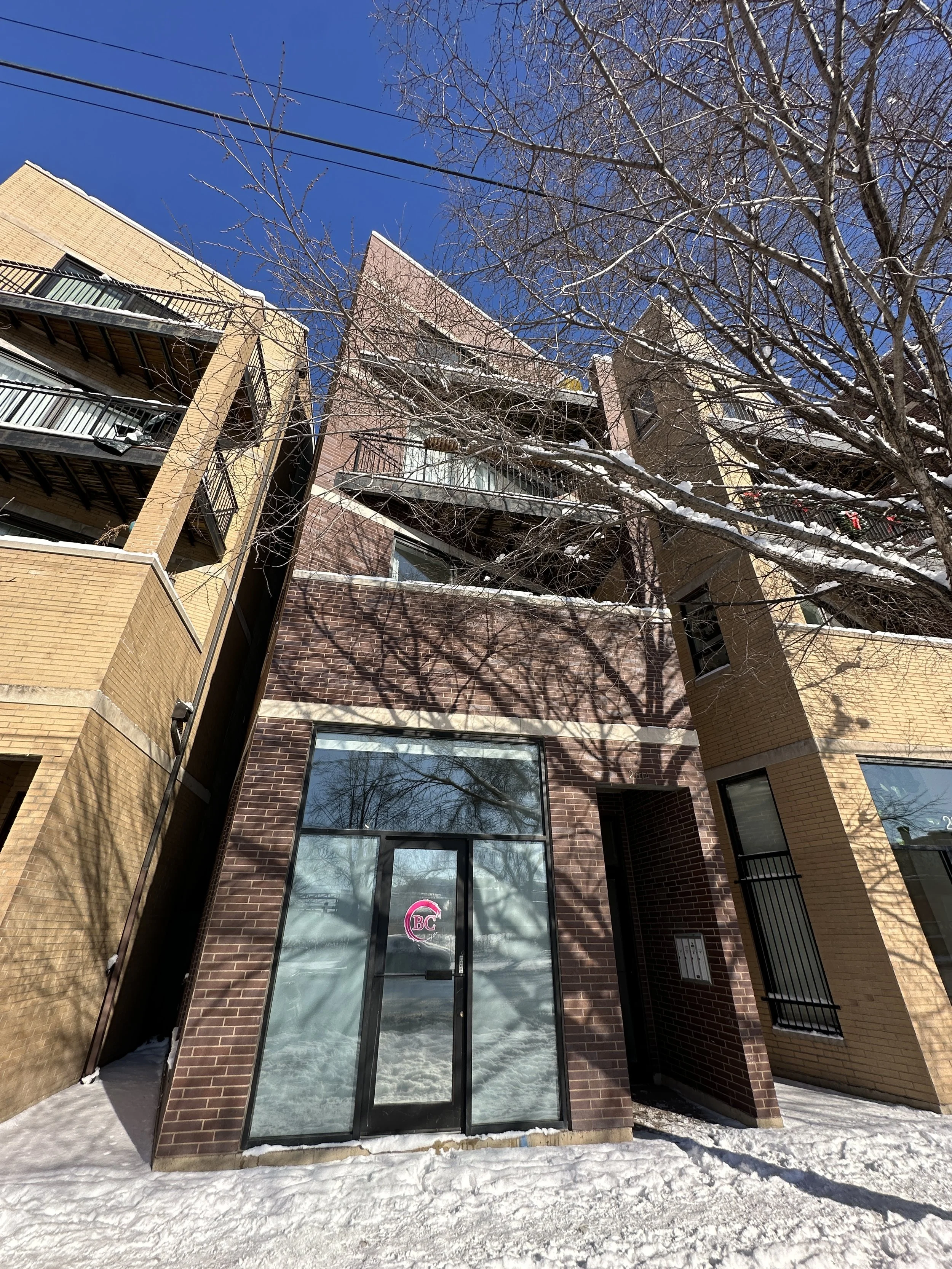 Expansive 3 Bed, 2 Bath Condo in West Town