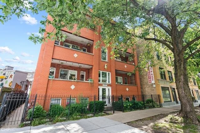 Beautifully Updated 3 Bed, 2 Bath Condo in Wicker Park