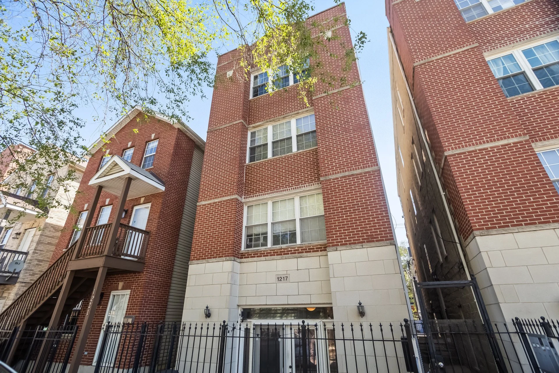 1 Bed / 1 Bath Condo Steps from Division St in Wicker Park
