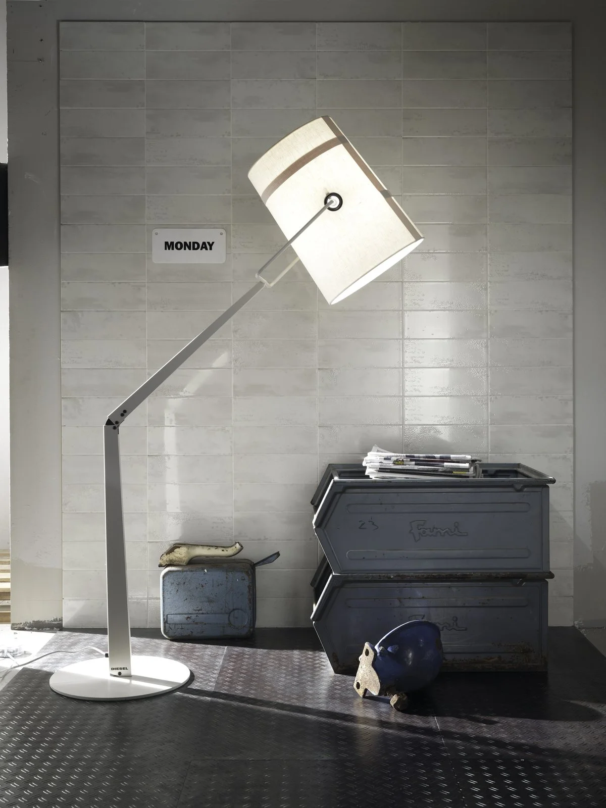 ir_dsg_metallic_grey_boss_rust_drip_white_amb2_12060_3010.jpg