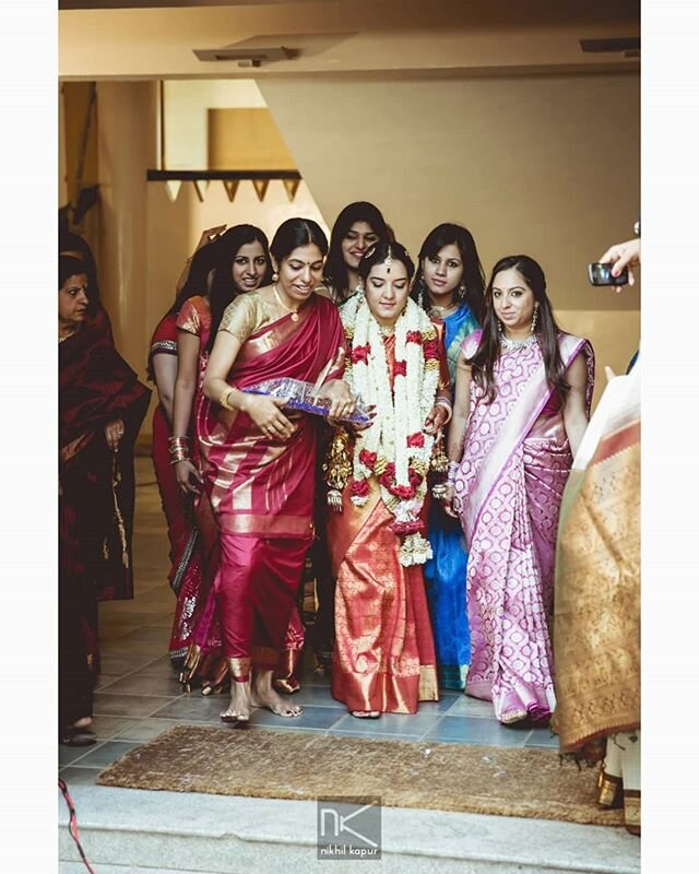 My bride Vrinda escorted by her friends and family members. .
.
.
.
#bridesofkapur #insideindianwedding #bride #indianbride #bridalportrait #portraitphotography #indianwedding #punjabibride #tamilianbride #chennaiweddingphotographer #indianweddingpho