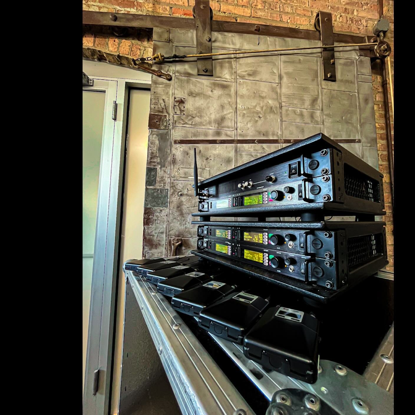6 Mix @shure PSM1000 L8A System with P10R+ Beltpacks for our friends at @jerecostudios - Bozeman, Montana. 

#psm1000 #iem #inearmonitors  #monitorengineer #monitormixer #stageleft #rfcoordinator #rfcoordination #radiomic #bozeman #bigsky #chicago #t