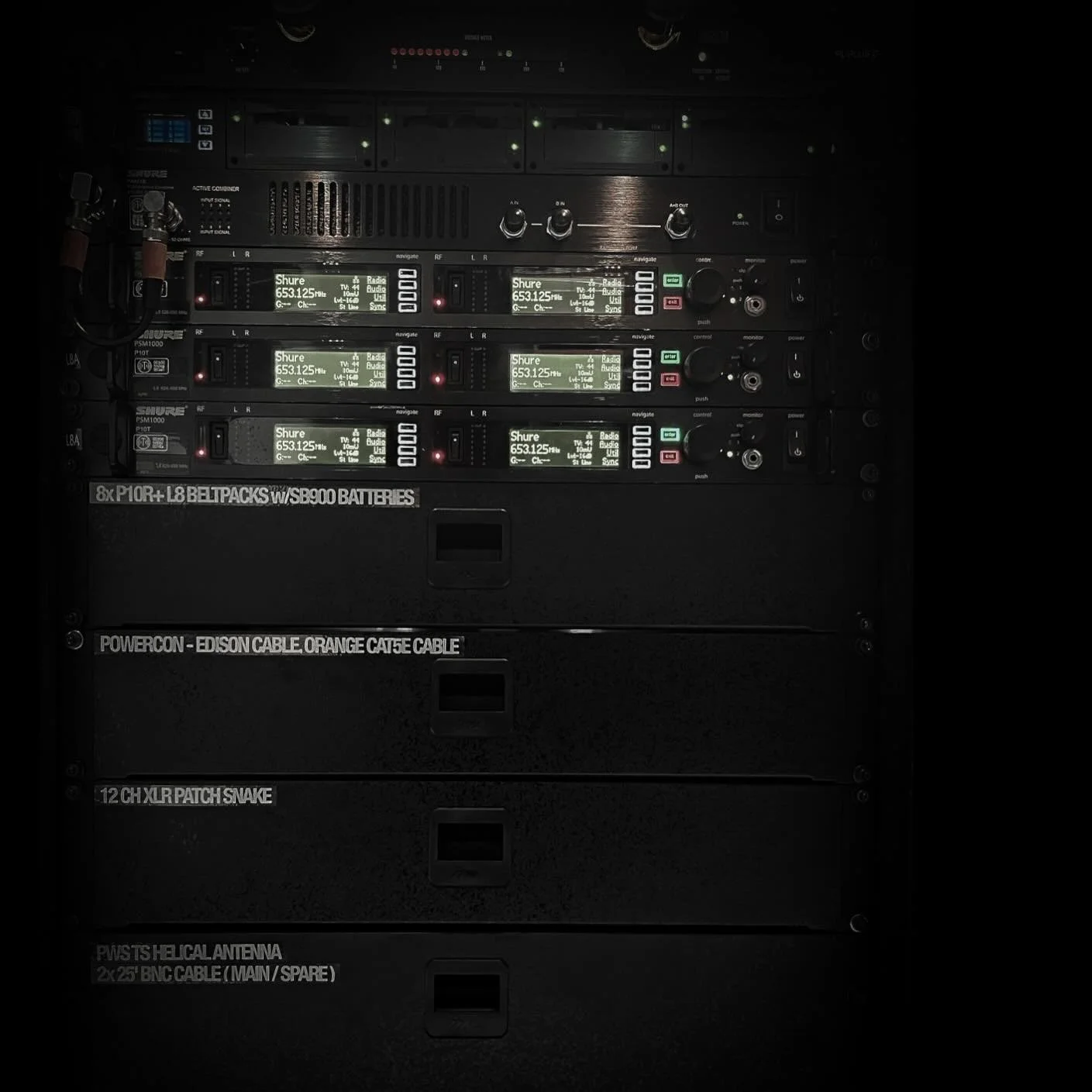 6Mix PSM1000 L8A System on wheels, with @shure rechargeable batteries and drawers for every component in the system. 

One case, four cables, let&rsquo;s go.

#psm1000 #telesonix #monitorworld