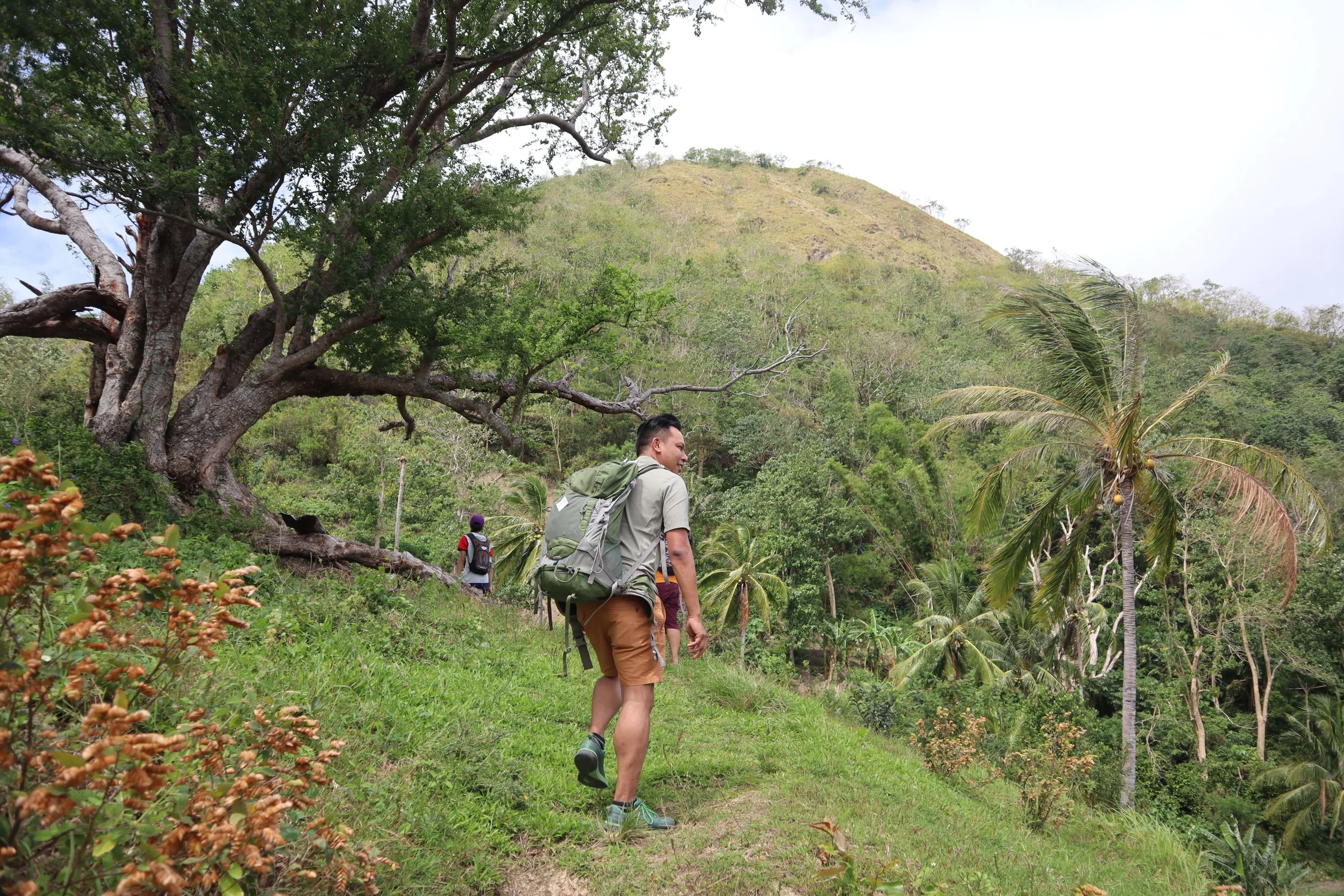 055 Philippe Hikes the Philippines.JPG