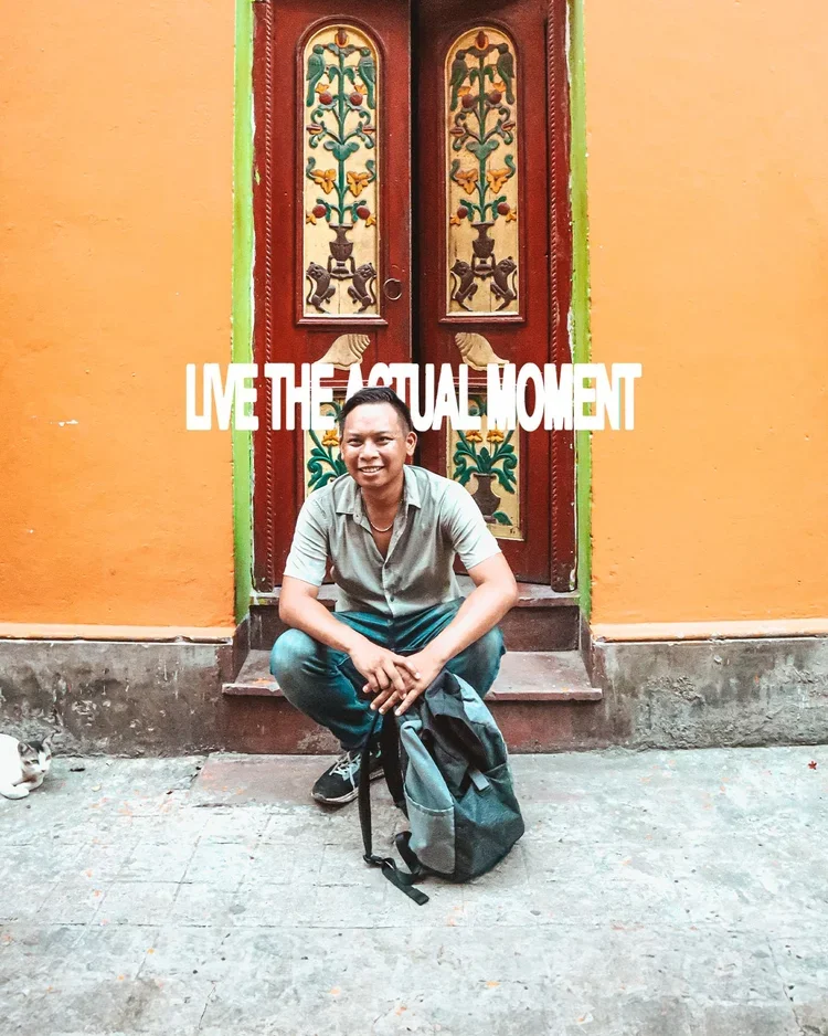 Live the Moment